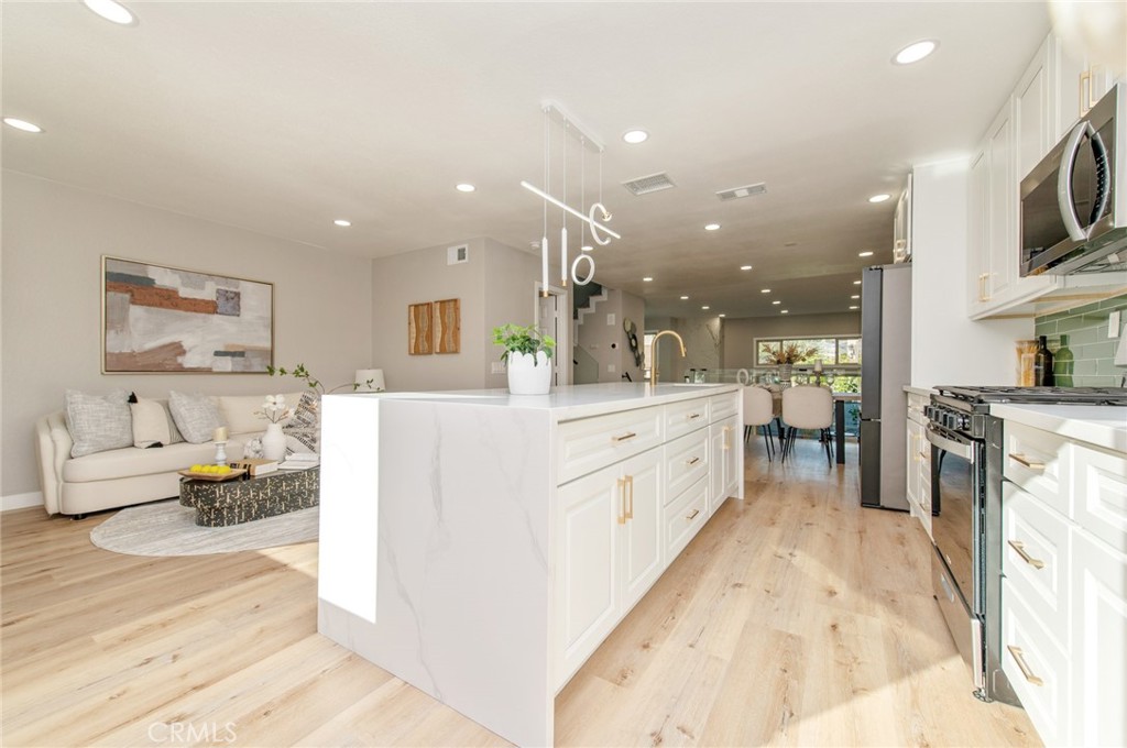 7 Sunup Irvine, CA 92603 - Photo 4 of 35