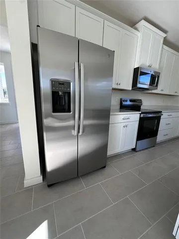 a view of empty room with front door