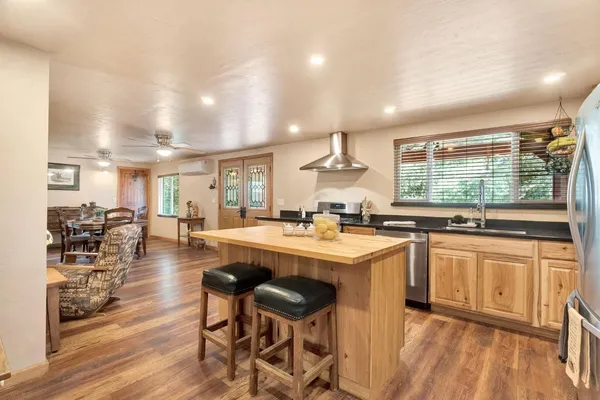 $349,500 | 33463 Road 233, North Fork, CA 93643