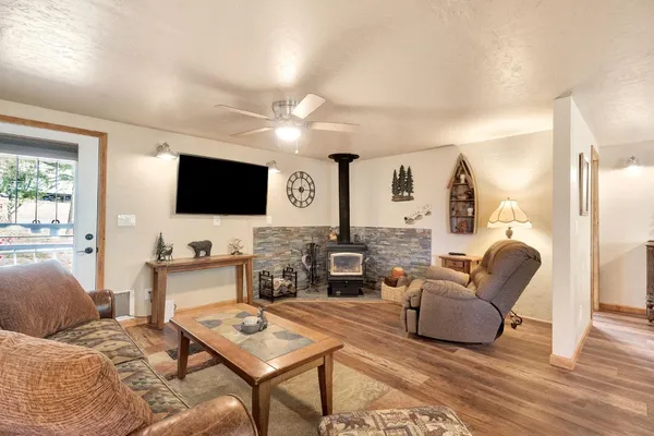 $349,500 | 33463 Road 233, North Fork, CA 93643
