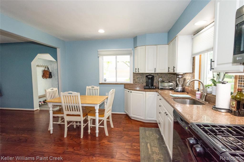 3171 Hessel Avenue Rochester Hills, MI 48307 - Photo 6 of 21