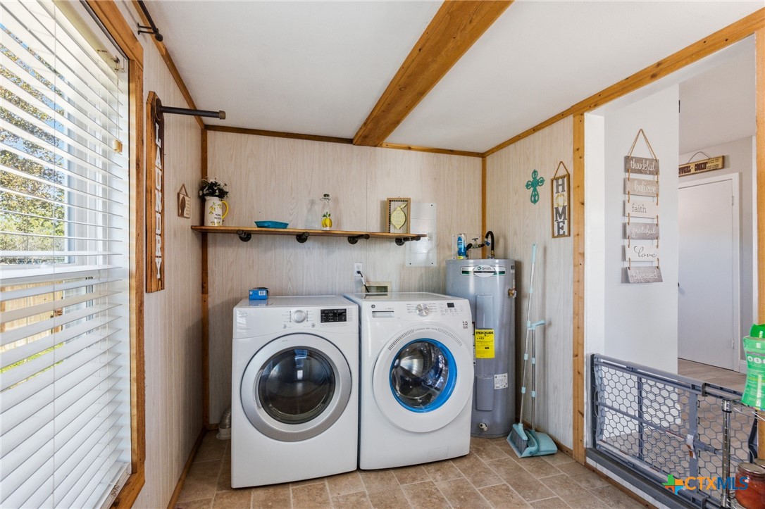 201 Pheasant Drive Victoria, TX 77905 - Photo 17 of 20 a utility room with dryer and washer