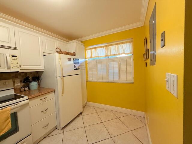 3581 Inverrary Drive, Unit 103 Lauderhill, FL 33319 - Photo 8 of 31 KITCHEN W/WINDOW