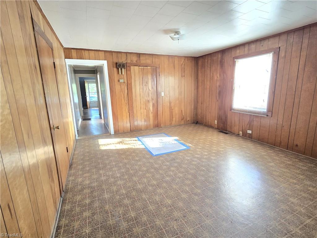 1112 Mill Avenue High Point, NC 27260 - Photo 5 of 21