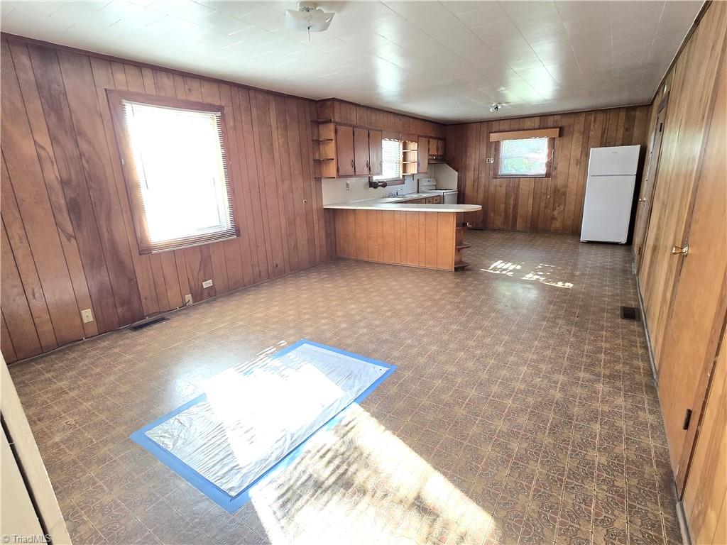 1112 Mill Avenue High Point, NC 27260 - Photo 7 of 21