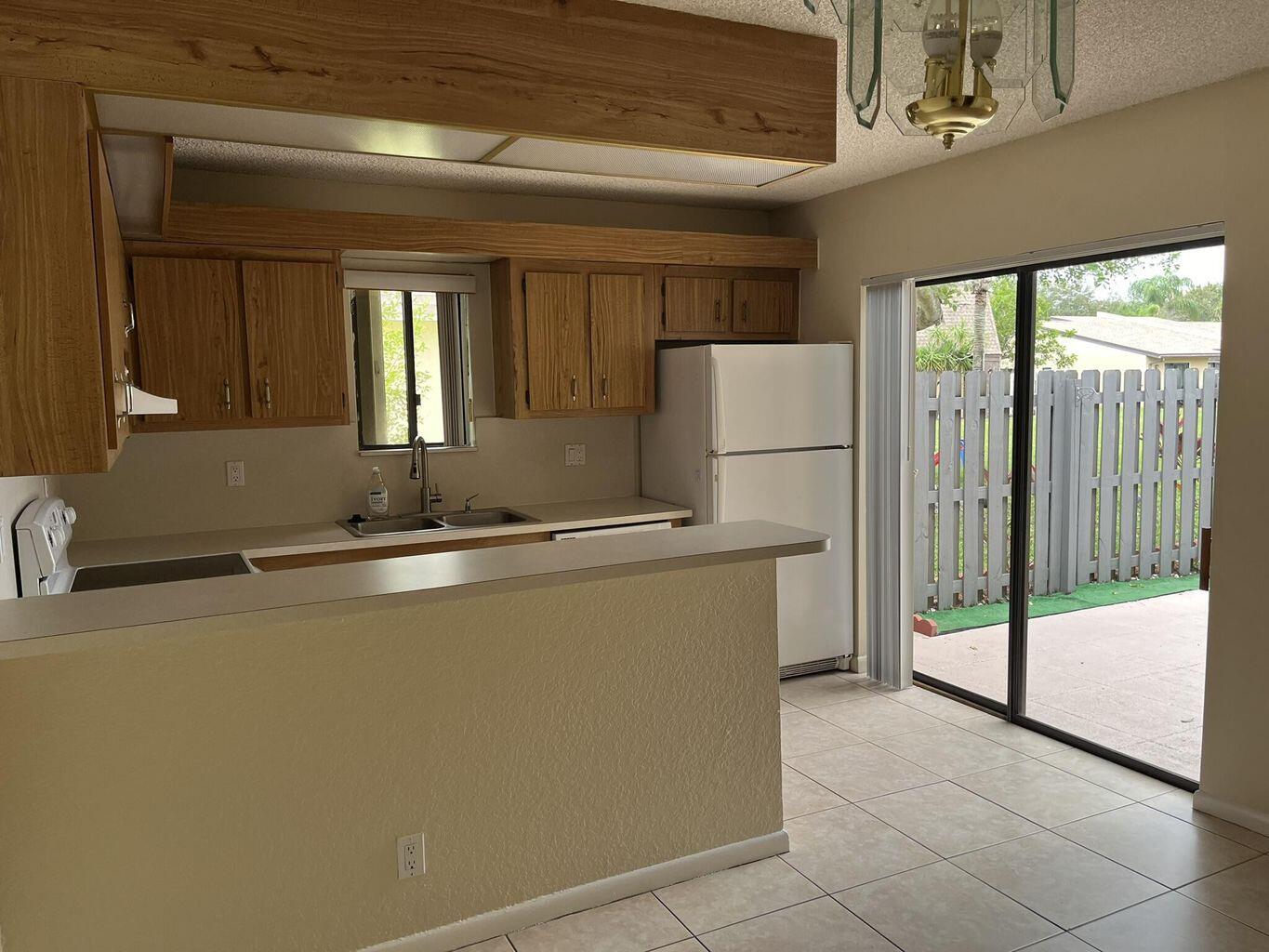 4602 Waterview Circle Palm Springs, FL 33461 - Photo 8 of 13 a view of a livingroom with furniture