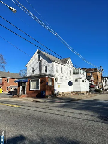 a view of white house