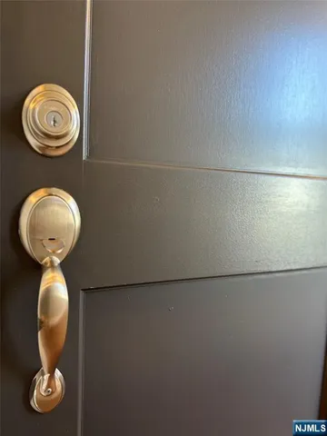 a front view of a mirror