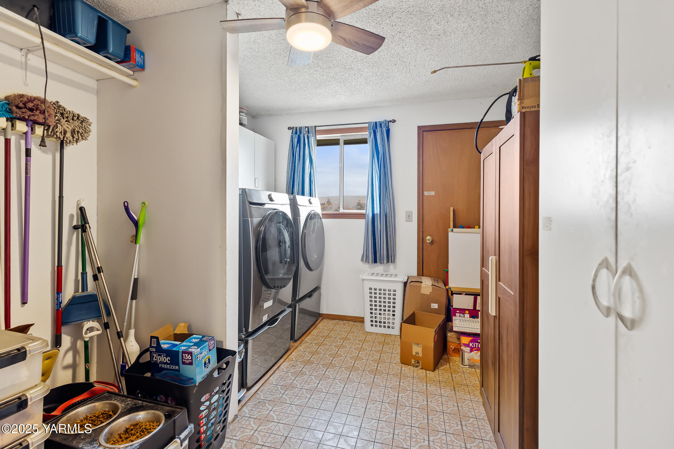 171 West Taylor Road Selah, WA 98942 - Photo 17 of 37 a view of walk in closet with clothes and shoes