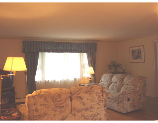 38 Highgate Road Framingham, MA 01701 - Photo 6 of 21 Gallery Image 6