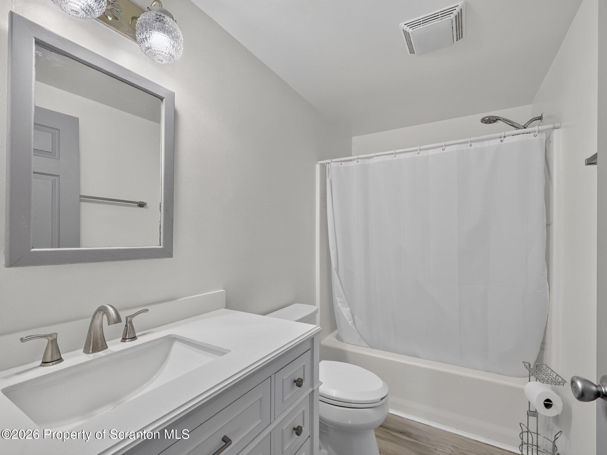 548 Lockville Road Pittston, PA 18643 - Photo 14 of 32 Full Bathroom