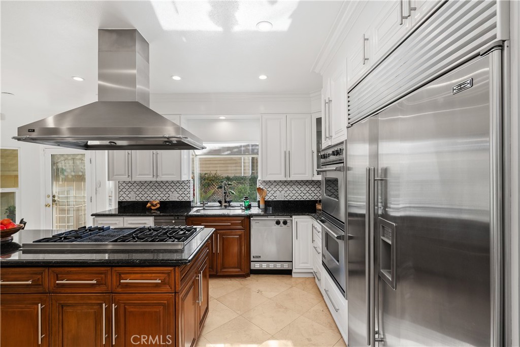 7901 Berger Avenue Playa del Rey, CA 90293 - Photo 14 of 67 a kitchen with a stove and a refrigerator