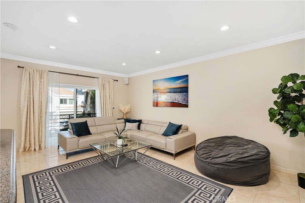 7901 Berger Avenue Playa del Rey, CA 90293 - Photo 23 of 67 a living room with furniture and a potted plant