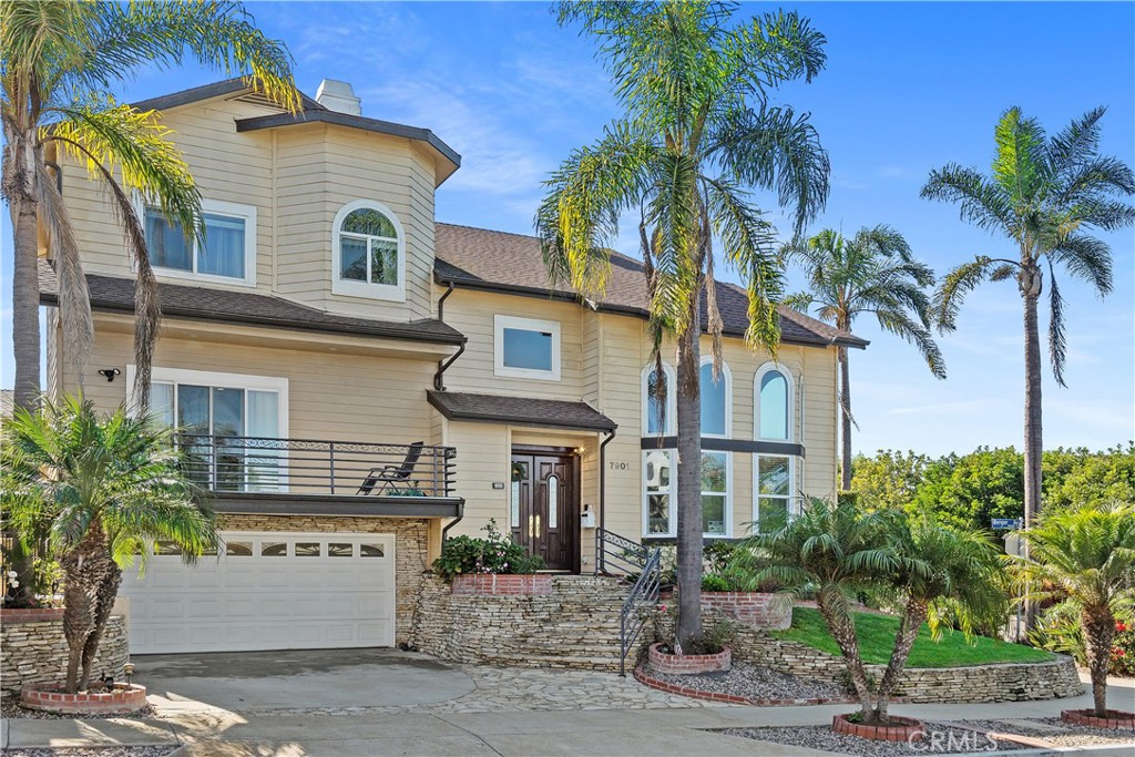 7901 Berger Avenue Playa del Rey, CA 90293 - Photo 3 of 67 a front view of a house with a yard