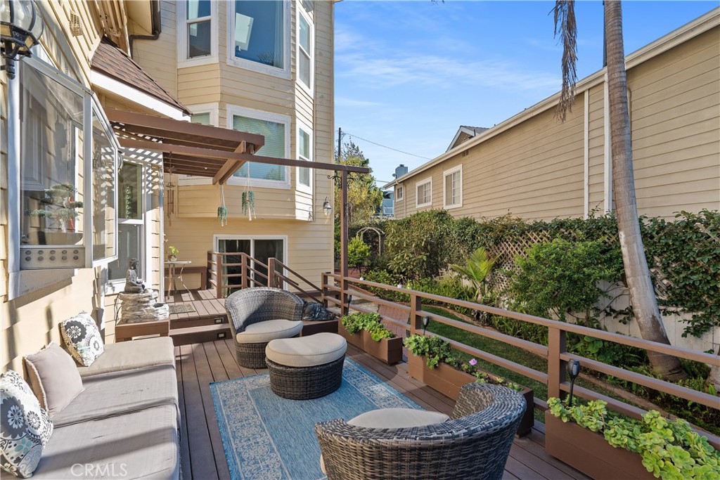 7901 Berger Avenue Playa del Rey, CA 90293 - Photo 51 of 67 a outdoor living with furniture