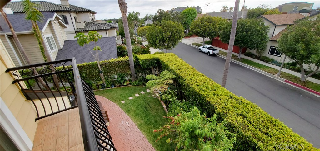 7901 Berger Avenue Playa del Rey, CA 90293 - Photo 59 of 67 a view of a garden