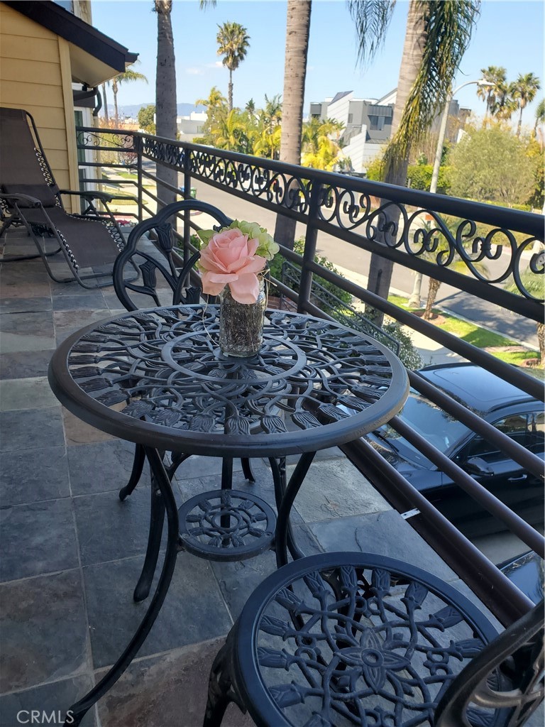 7901 Berger Avenue Playa del Rey, CA 90293 - Photo 8 of 67 a view of a chairs and table in the patio