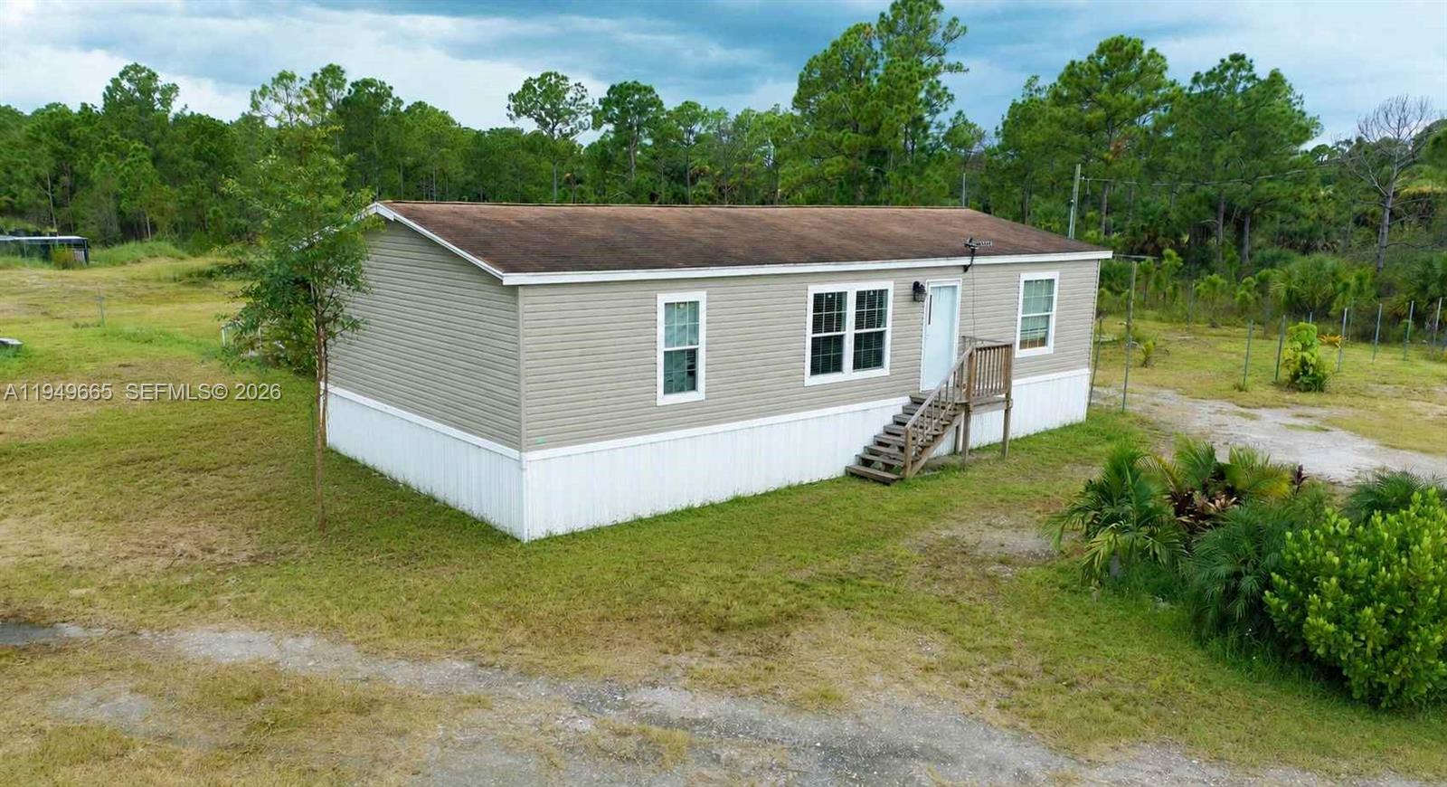 612 Hunting Club Avenue Clewiston, FL 33440 - Photo 3 of 59