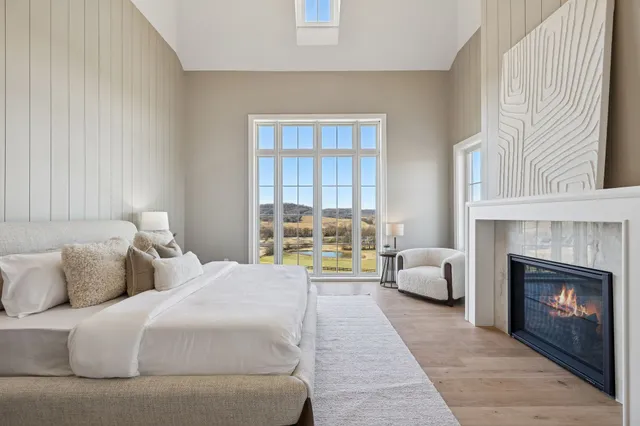 a black and white photo of a room