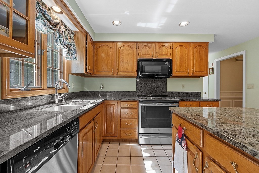 21 New Pond Road Groton, MA 01450 - Photo 8 of 42