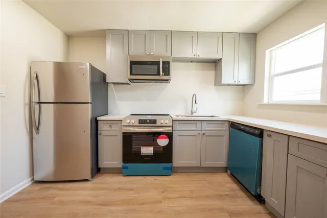 $1,200 | 914 Church Street, Unit 4, Galveston, TX 77550