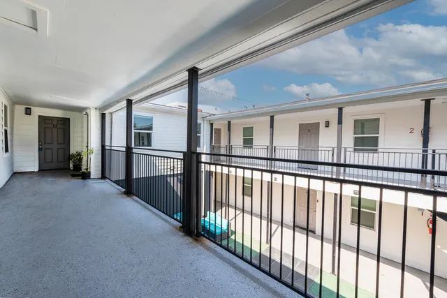 $1,200 | 914 Church Street, Unit 4, Galveston, TX 77550