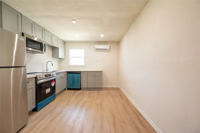 $1,200 | 914 Church Street, Unit 4, Galveston, TX 77550