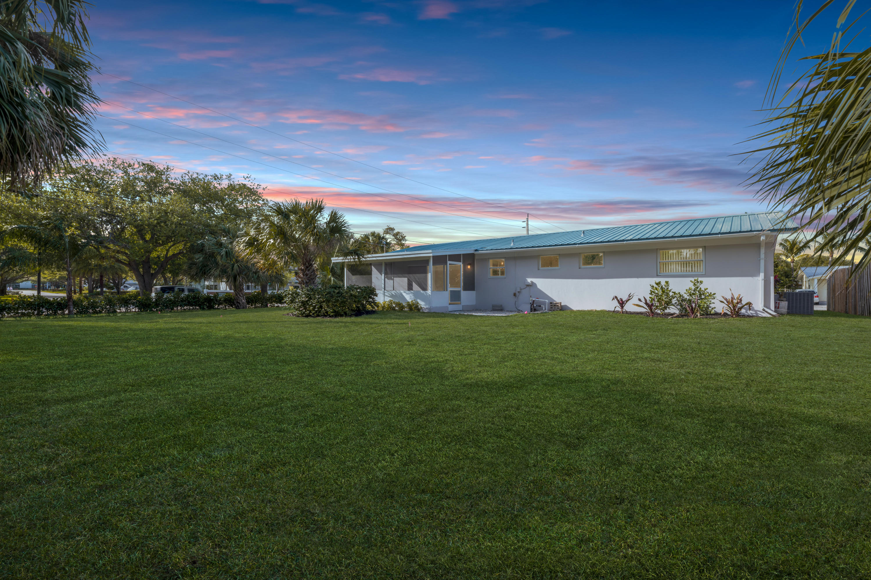 47 Ridgewood Circle Tequesta, FL 33469 - Photo 2 of 16 64r41pd9vtd3x0ntspgr2e18x3g2d9dcomtkye04