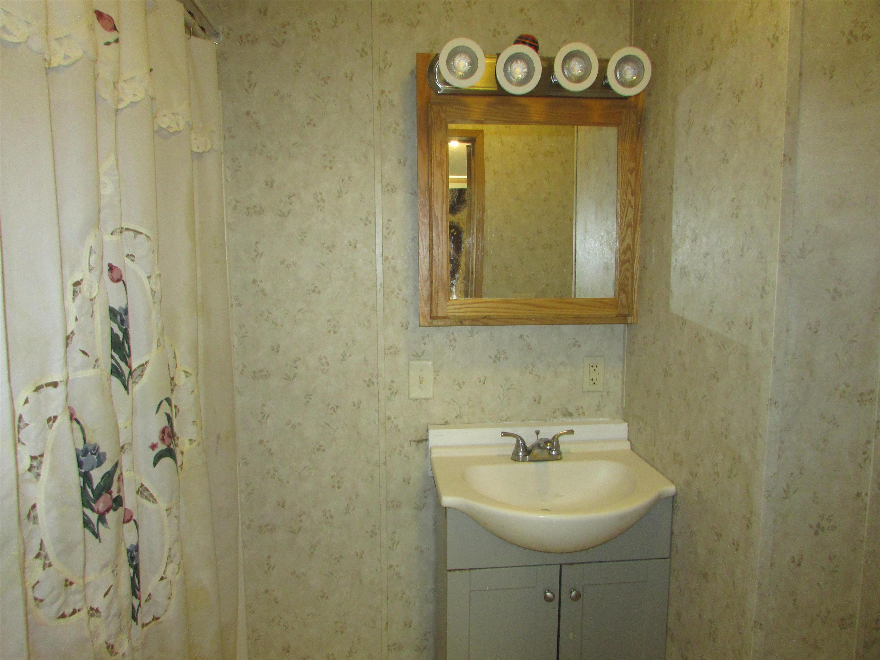 315 Maple Street Bethlehem, NH 03574 - Photo 3 of 20 Gallery Image 3