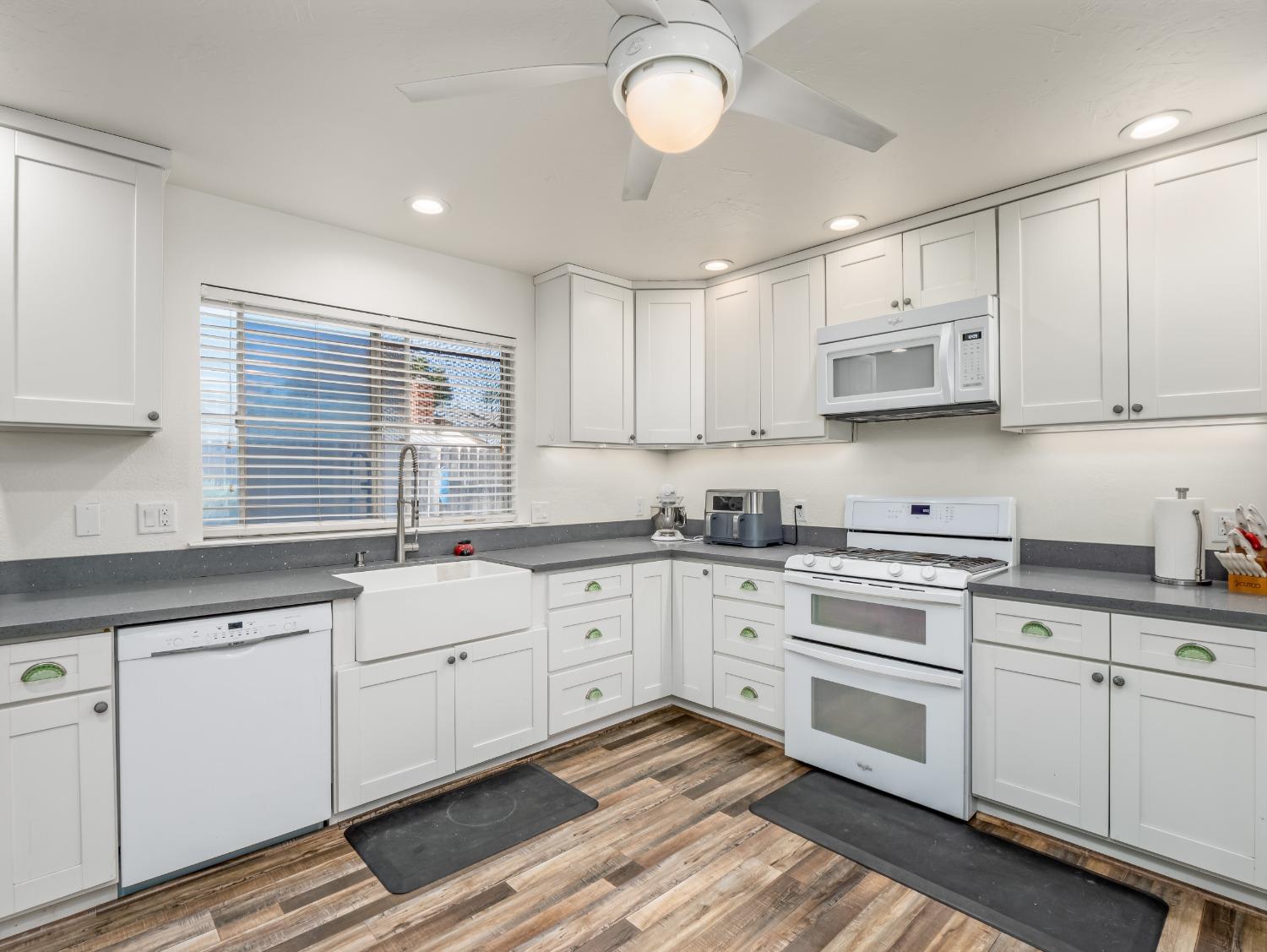 468 Burgan Avenue Clovis, CA 93611 - Photo 12 of 24 a kitchen with cabinets appliances and a window