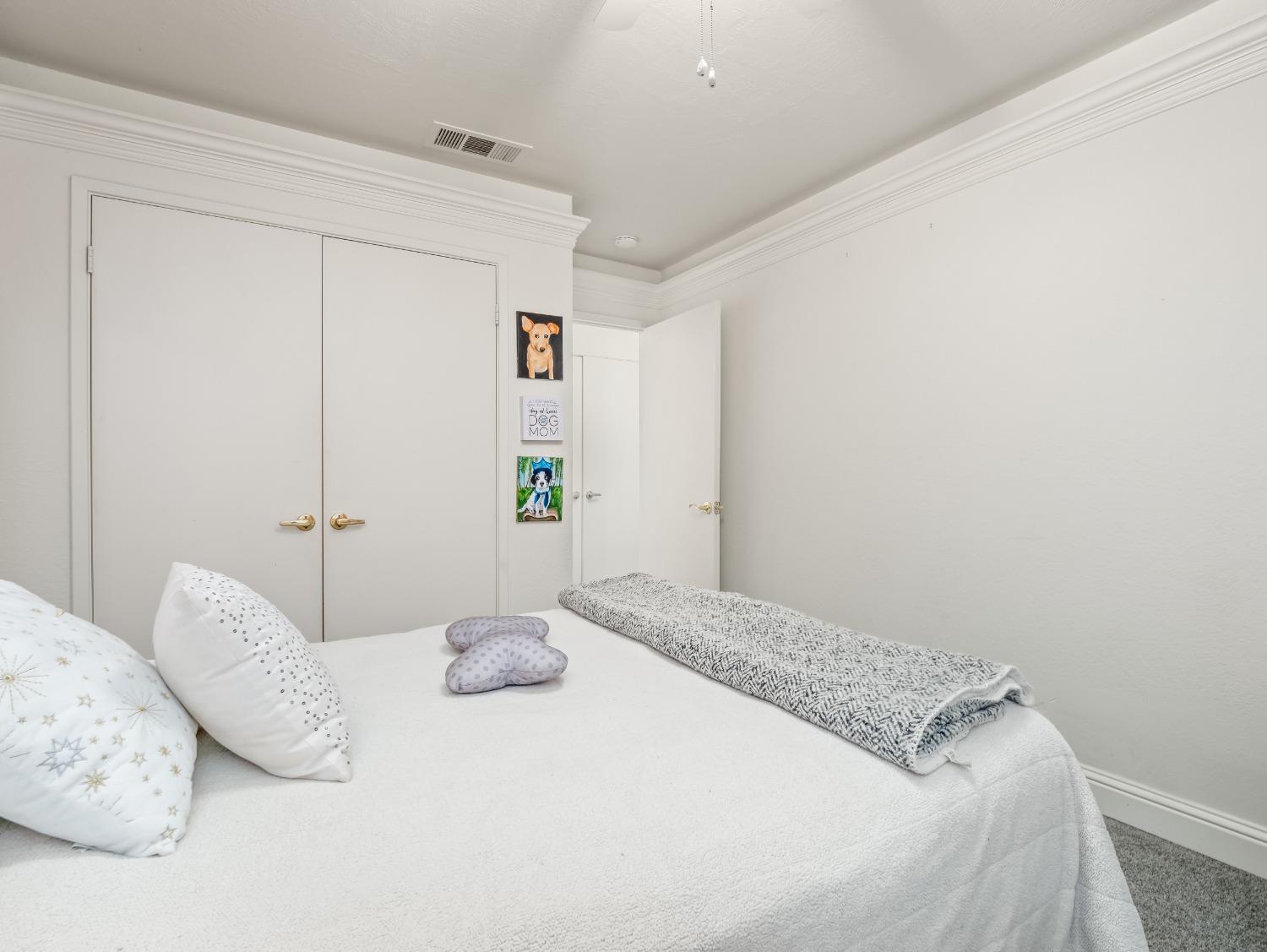 468 Burgan Avenue Clovis, CA 93611 - Photo 19 of 24 a bedroom with a bed and a window