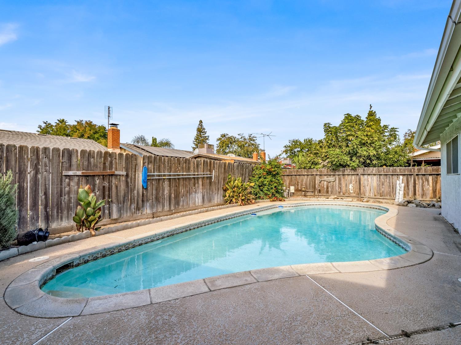 468 Burgan Avenue Clovis, CA 93611 - Photo 23 of 24 a view of a house with swimming pool