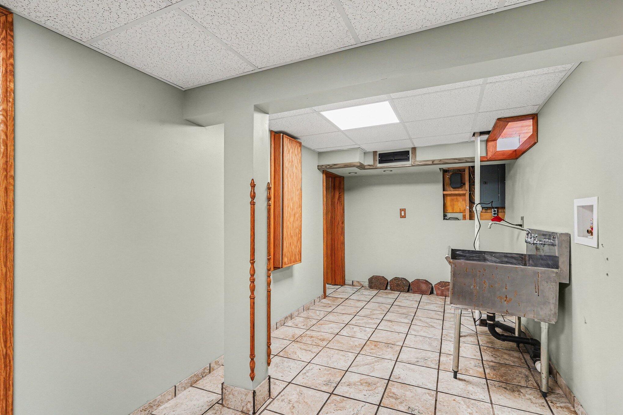 739 Old Gate Road Northwest Grand Rapids, MI 49504 - Photo 23 of 34 024_file_9054