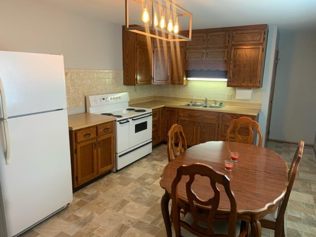 165 Fieldpoint Road Heath, OH 43056 - Photo 10 of 12 165 Field inside pic 4