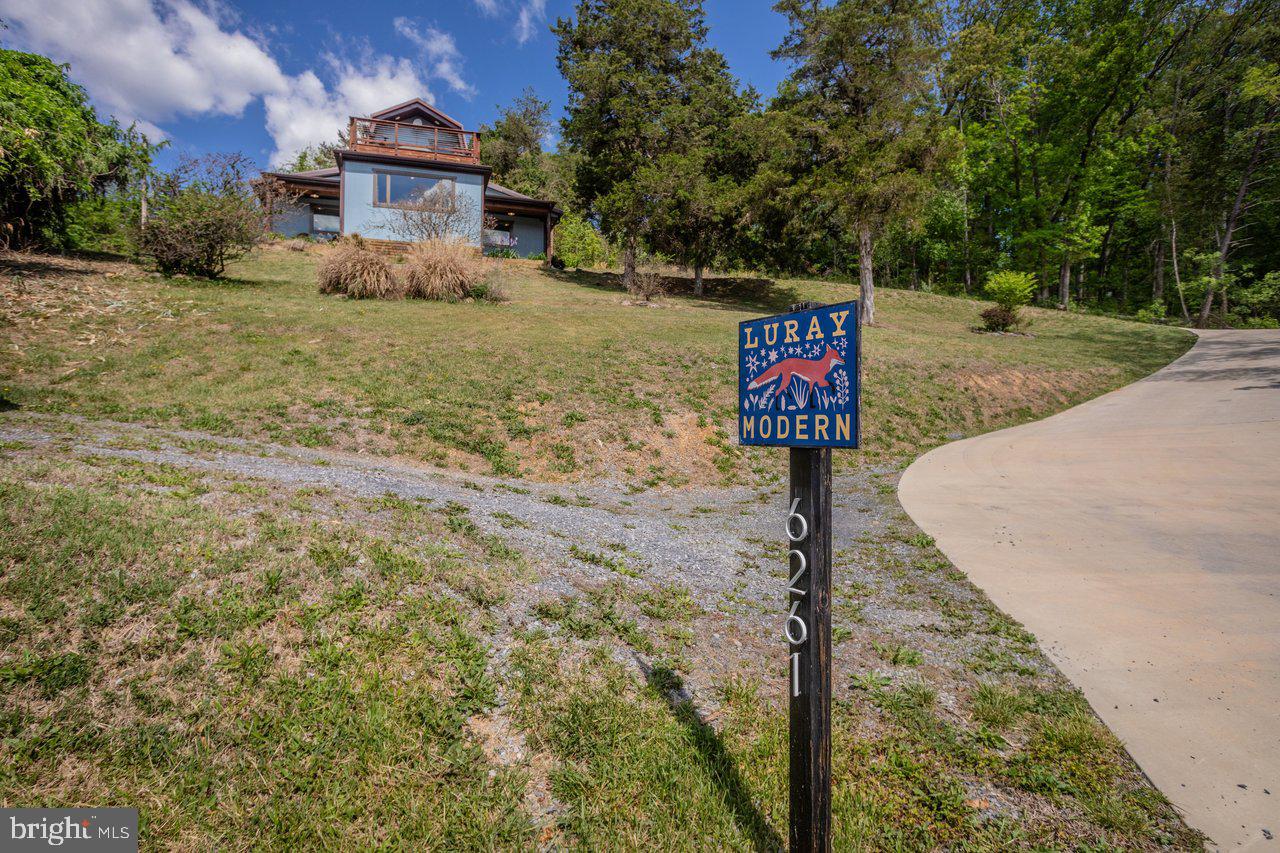 6261 South Page Valley Road Luray, VA 22835 - Photo 48 of 55 a sign board with parking space