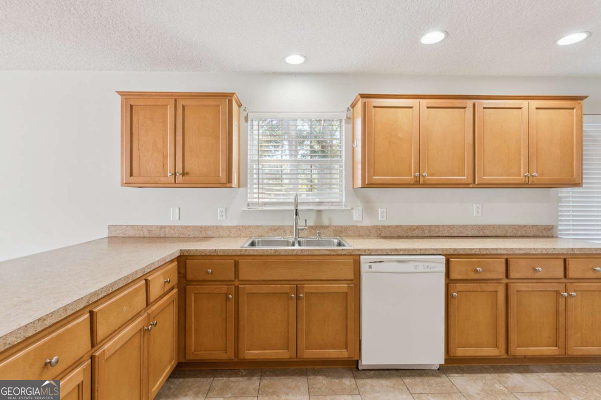 105 Adams Court Brunswick, GA 31525 - Photo 6 of 22