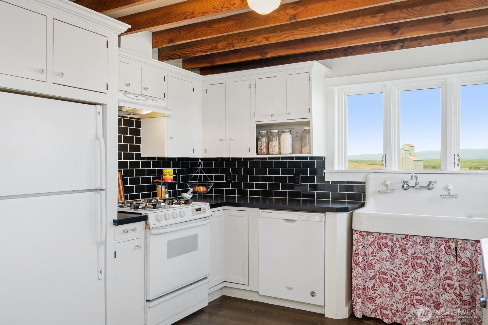 5119 Sudbury Road Walla Walla, WA 99362 - Photo 11 of 40 a kitchen with a sink a stove and white cabinets