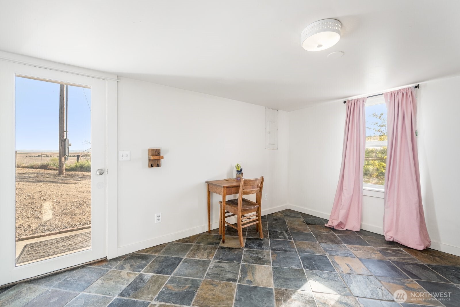 5119 Sudbury Road Walla Walla, WA 99362 - Photo 24 of 40 a view of room with window and furniture