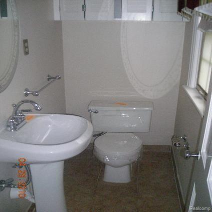 422 Roland Road Grosse Pointe, MI 48236 - Photo 11 of 15 bath