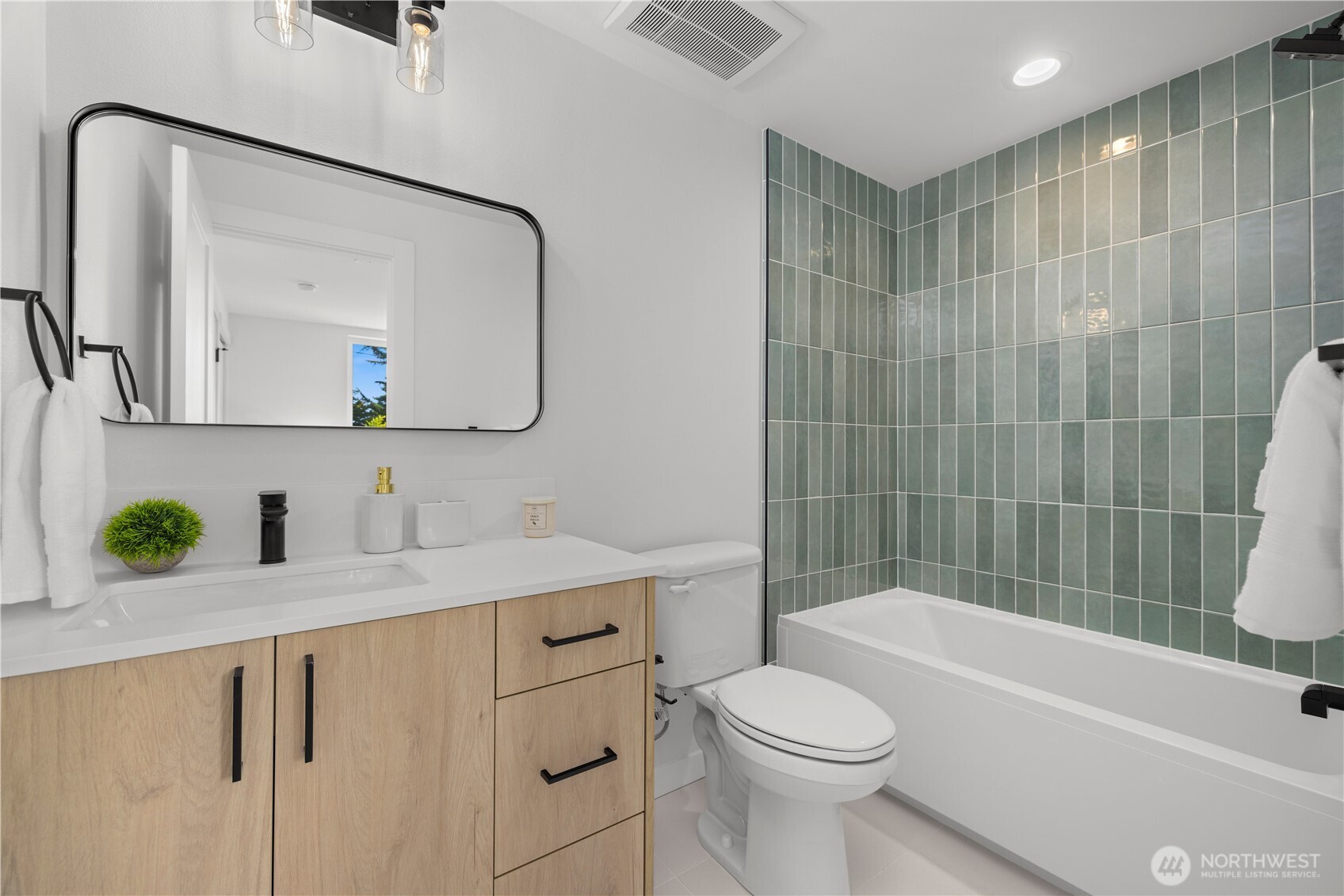 3852 Carr Place North Seattle, WA 98103 - Photo 25 of 33