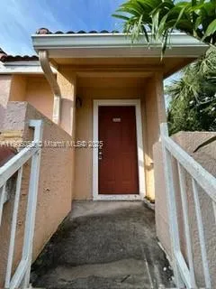a view of entryway with a garden