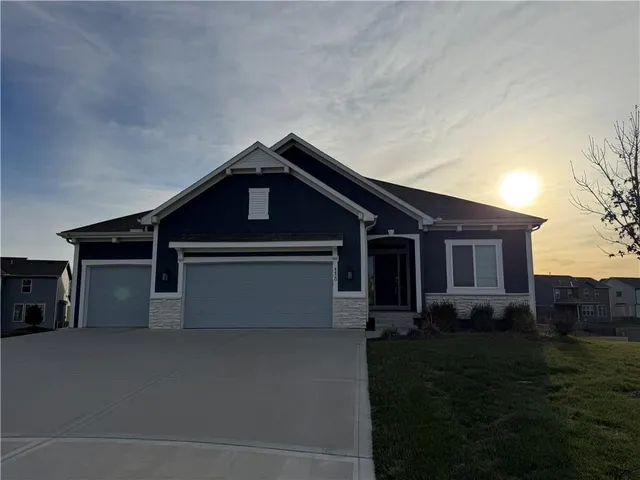 $585,000 | 4420 Southwest Tanzanite Drive, Lee's Summit, MO 64082