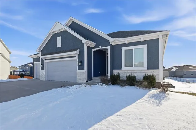 $585,000 | 4420 Southwest Tanzanite Drive, Lee's Summit, MO 64082