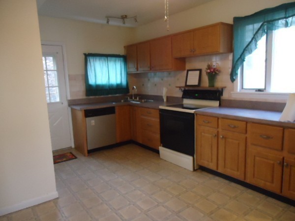89 Beaconsfield Road Worcester, MA 01602 - Photo 4 of 23 Gallery Image 4