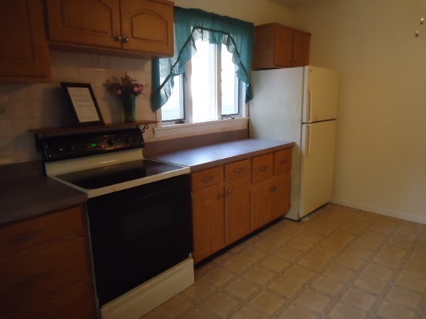 89 Beaconsfield Road Worcester, MA 01602 - Photo 5 of 23 Gallery Image 5