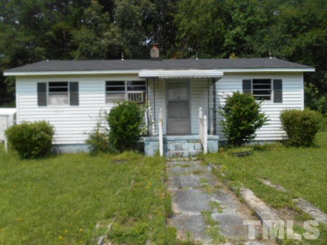 front view of house with a yard