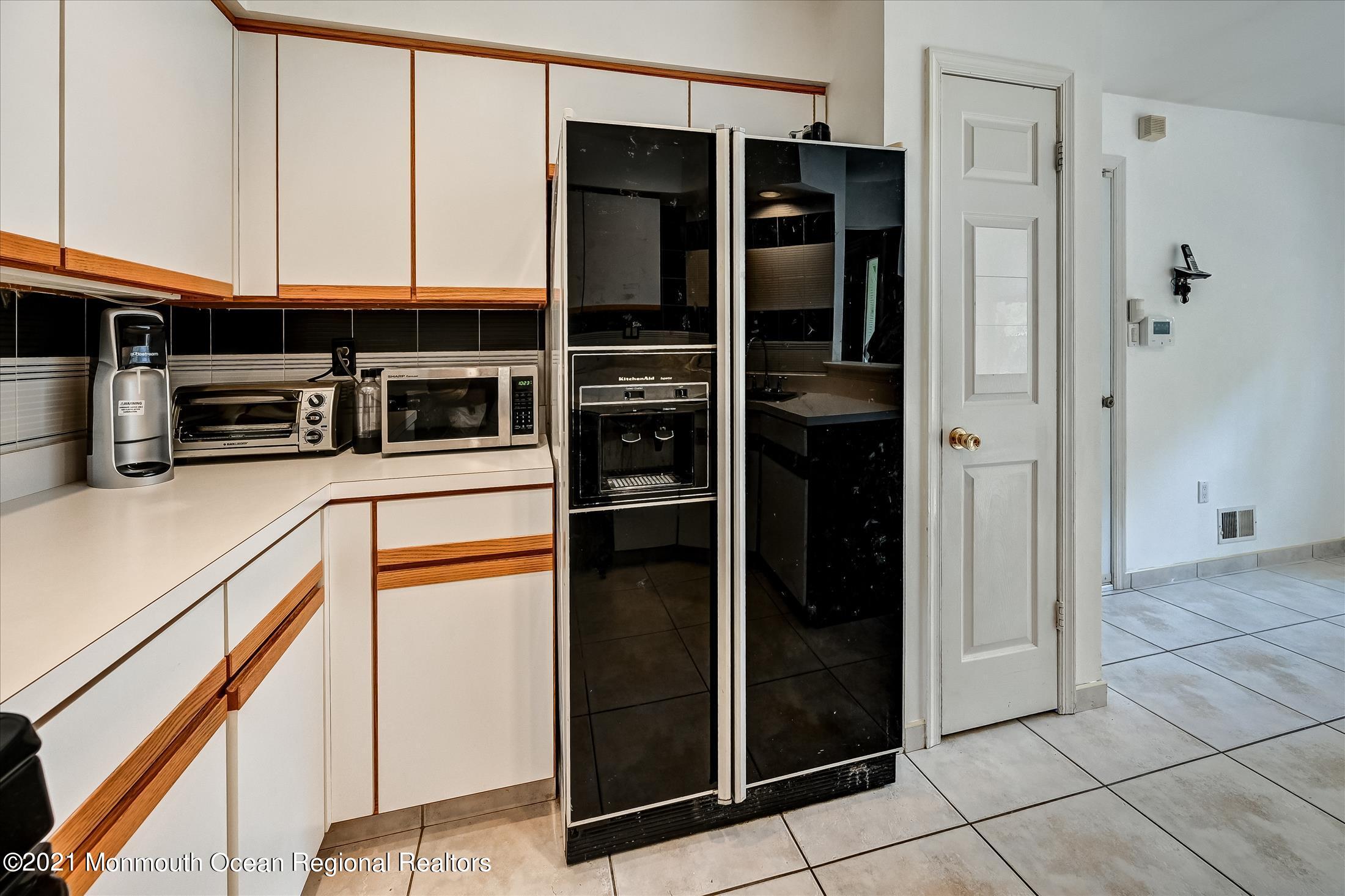 163 Colony Lane Manalapan, NJ 07726 - Photo 15 of 28 Kitchen