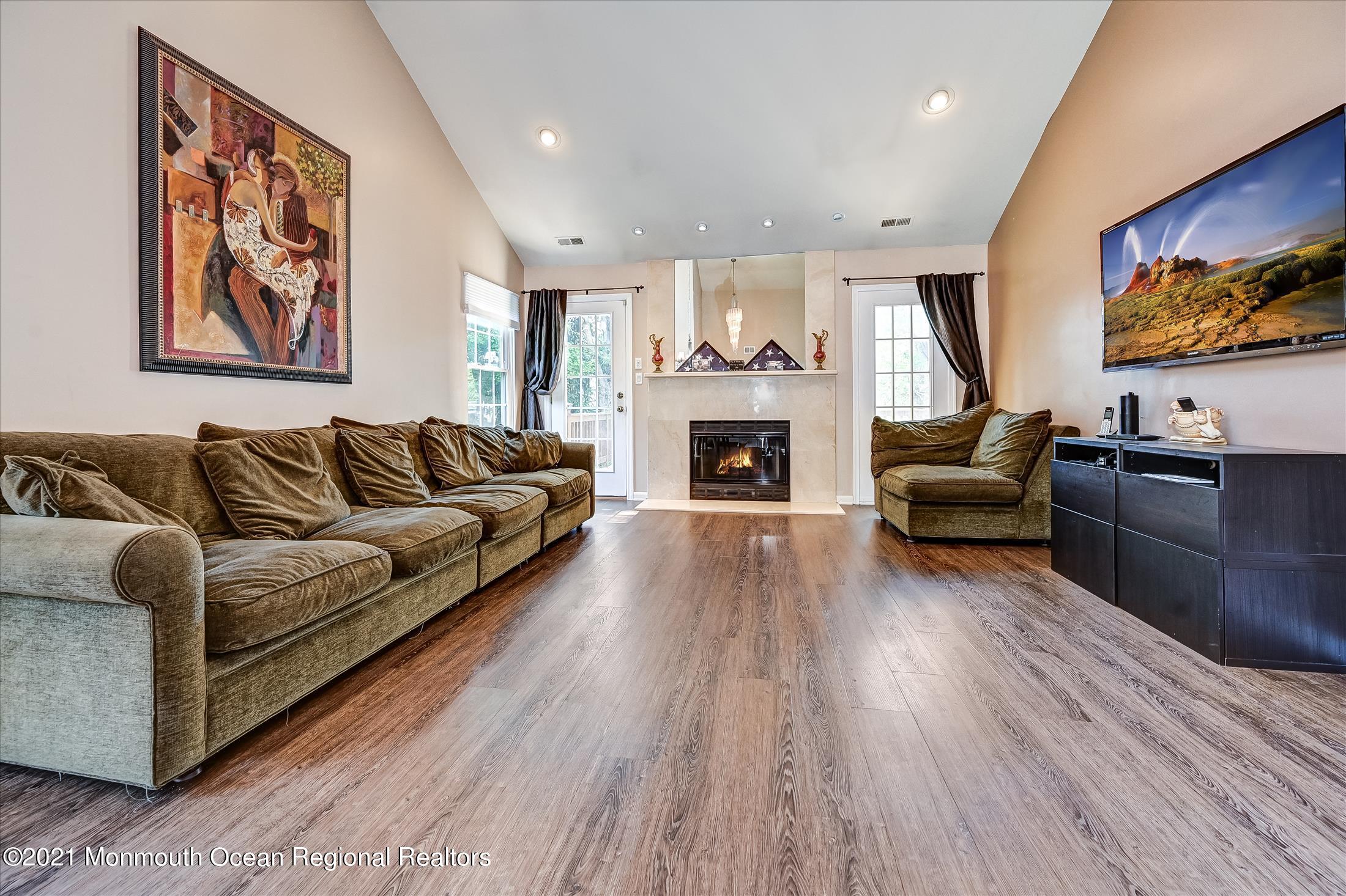 163 Colony Lane Manalapan, NJ 07726 - Photo 7 of 28 Living Room