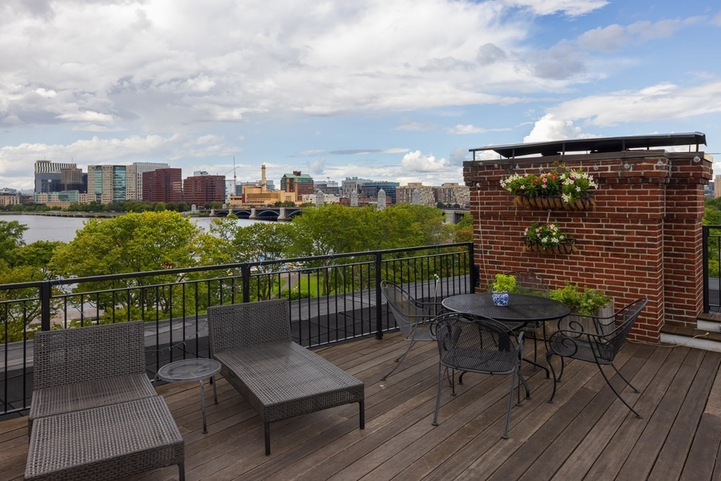 112 Pinckney Street, Unit 11 Boston, MA 02114 - Photo 12 of 13