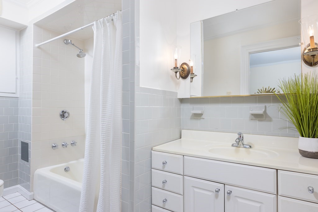 112 Pinckney Street, Unit 11 Boston, MA 02114 - Photo 7 of 13